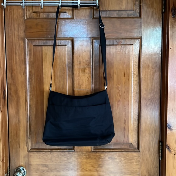 Baggallini Black Quilted Pocket Nylon Purse - Picture 3 of 10